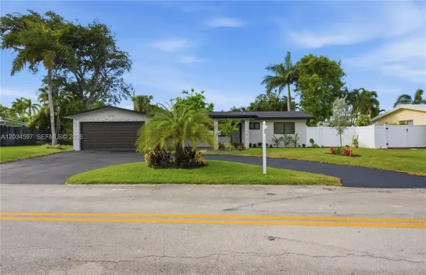 2731 NE 52nd Street, Lighthouse Point, FL 33064