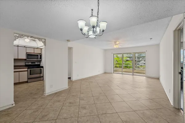 719 Lori Drive 204, Palm Springs, FL 33461