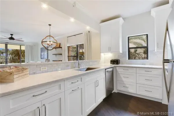 100 Uno Lago Drive 205, Juno Beach, FL 33408