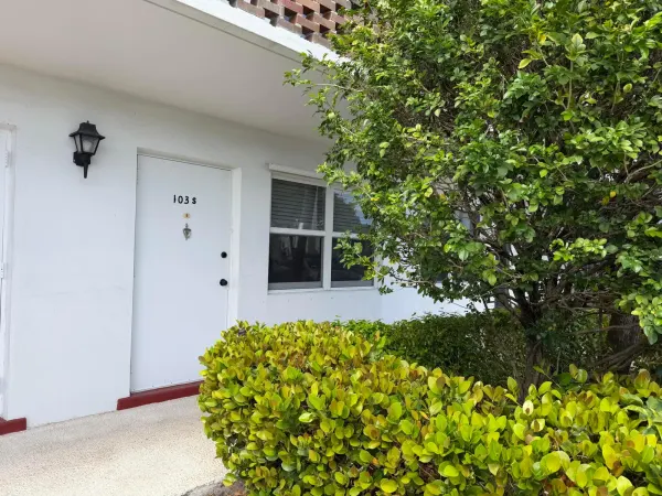 2050 NE 39th Street NE S103, Lighthouse Point, FL 33064