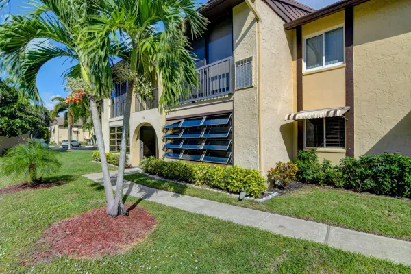 334 Pine Ridge Circle B-1, Greenacres, FL 33463