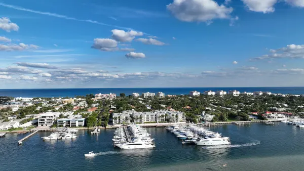 182 Lake Drive 5202, Palm Beach Shores, FL 33404
