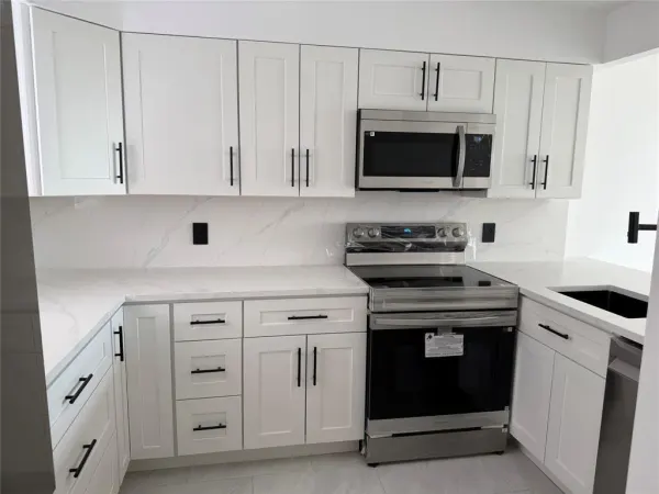112 Royal Park Drive 4b, Oakland Park, FL 33309