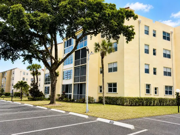 2831 Somerset Drive 305, Lauderdale Lakes, FL 33311