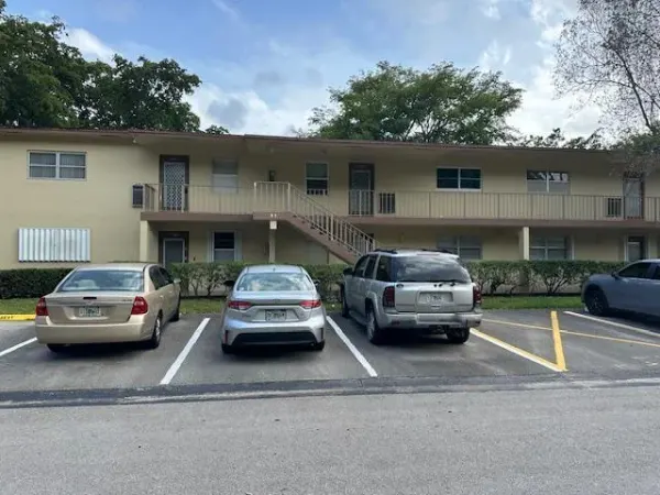7680 NW 1st Street 102, Margate, FL 33063