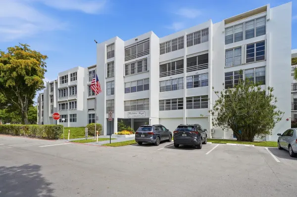 6903 Cypress Road B24, Plantation, FL 33317