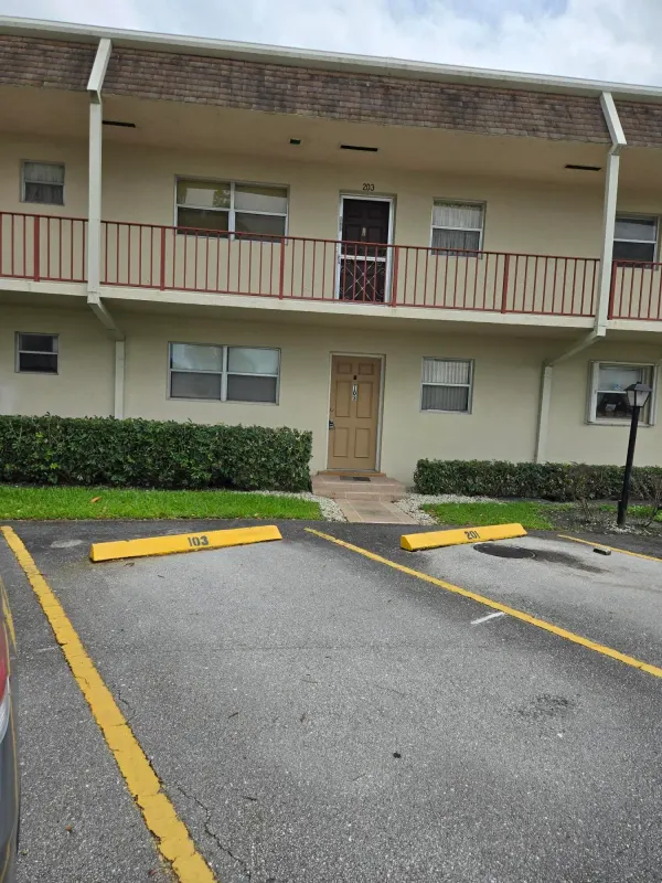 103 Oxford 400, West Palm Beach, FL 33417