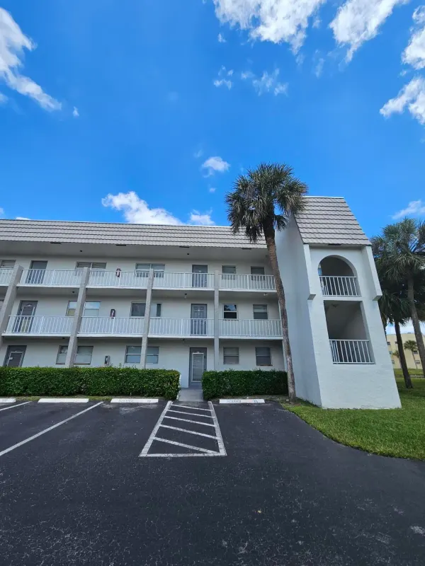 8590 Sunrise Lakes Boulevard 111, Sunrise, FL 33322