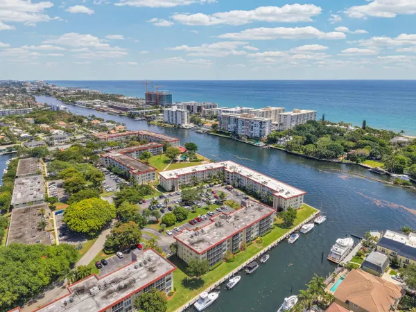3050 NE 48th Court 305, Lighthouse Point, FL 33064