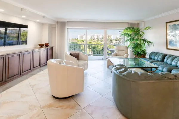 875 E Camino Real, Boca Raton, FL 33432