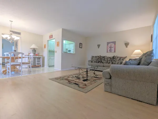 113 E Waltham E, West Palm Beach, FL 33417