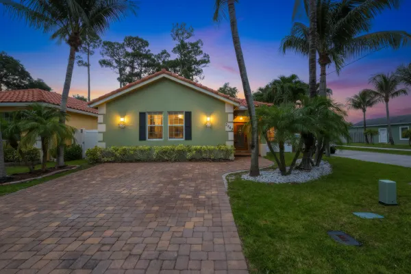 3302 Elizabeth Place S, Palm Springs, FL 33461