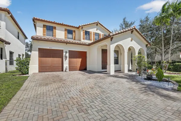 8541 NW 38th Street, Cooper City, FL 33024