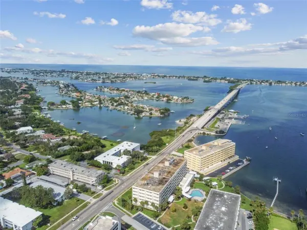 100 Bluff View Drive, Unit 607a, Belleair Bluffs, FL, 33770