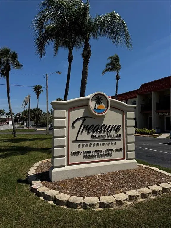 10365 Paradise Boulevard, Unit 9, Treasure Island, FL, 33706