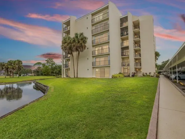 225 Country Club Drive, Unit 1604, Largo, FL, 33771