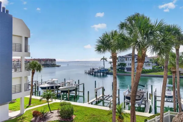 363 Pinellas Bayway S, Unit 42, St Petersburg, FL, 33715