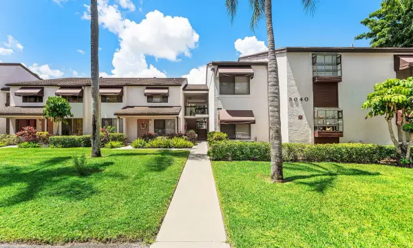 5040 Rose Hill Drive 206, Boynton Beach, FL 33437